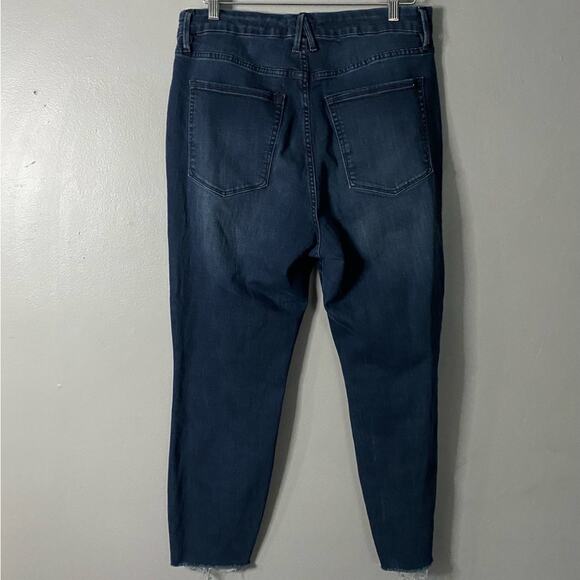 Good American Good Waist Crop Raw Hem Dark Wash Women’s EUC Size 16 - Picture 3 of 7
